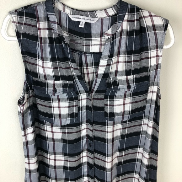 Cupcakes and Cashmere- Plaid Sleeveless Duster S - Picture 5 of 10